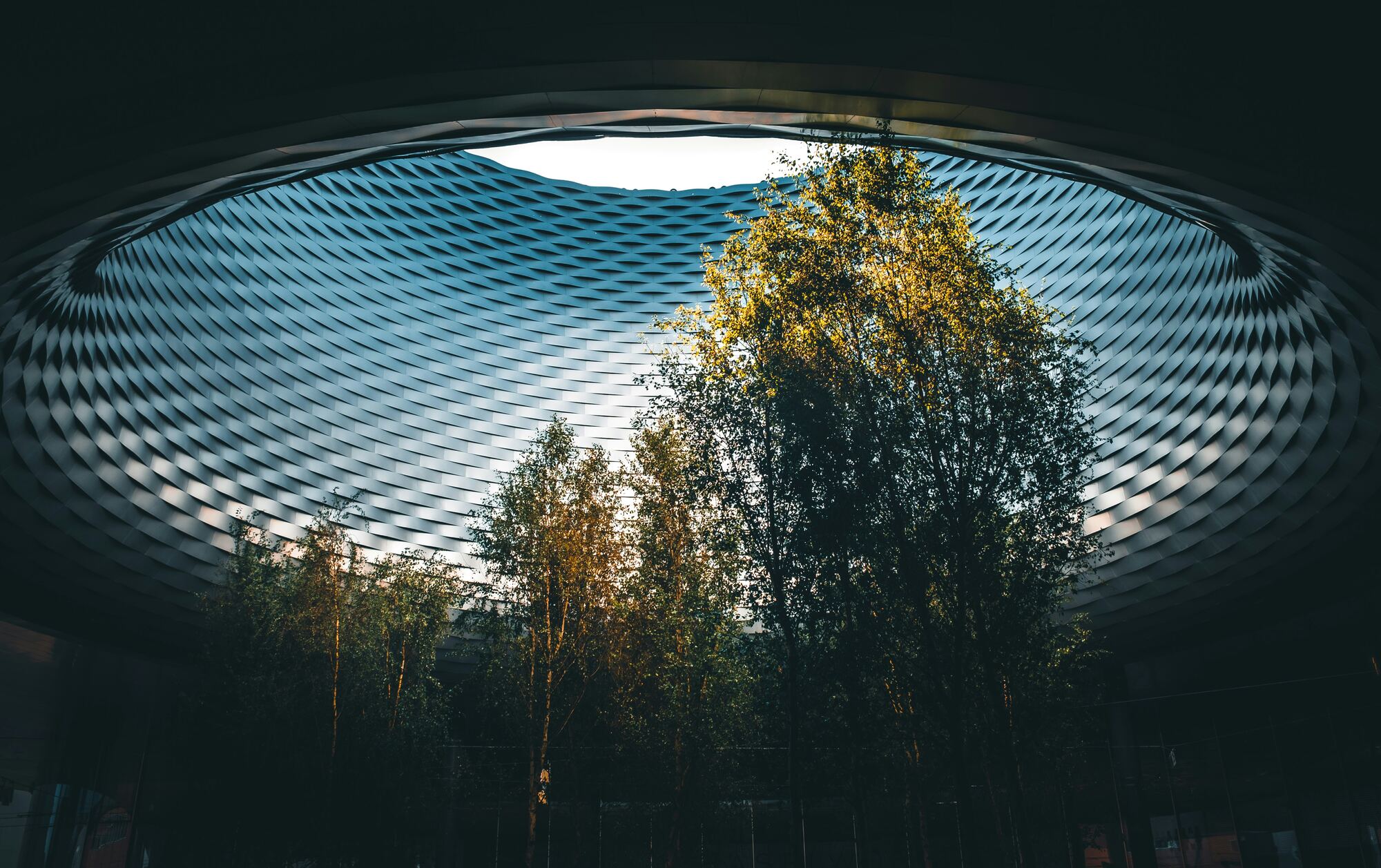 Messe Basel — Blick durch die Öffnung des Messeplatzes